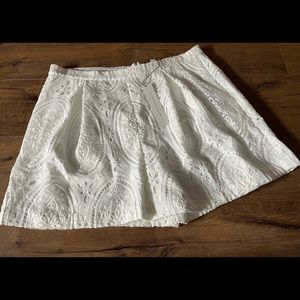 MONIQUE LHUILLIER (ML)-NWT Women’s White Eyelet Dress Shorts